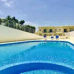 In The Heart Of The Sunny Beach Of Albufeira * Guia (Faro)